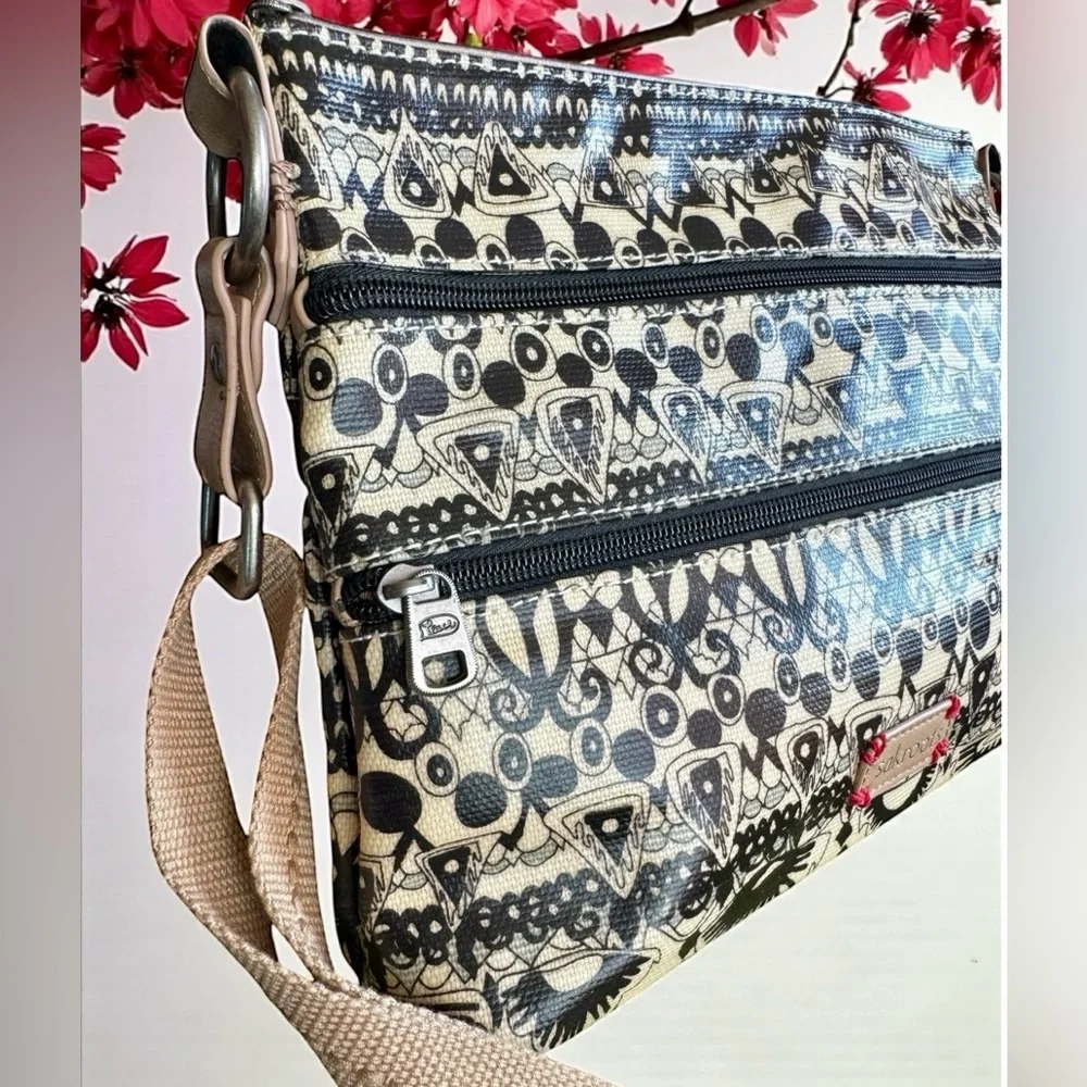 SAKROOTS Artist Circle Flat Crossbody Bag. - Picture 8 of 16